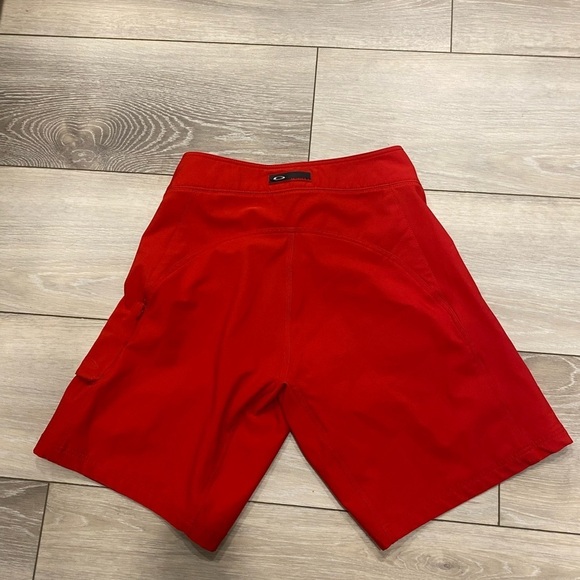 Oakley Red Board Shorts size 28 - Picture 1 of 6